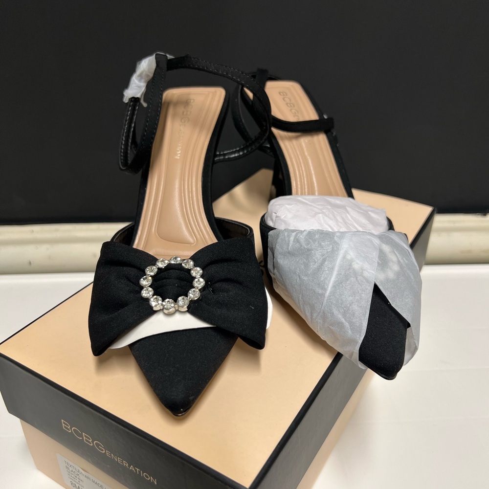 BCBGeneration Ipany-4 NWT Black Strappy heels with Rhinestone bow detail